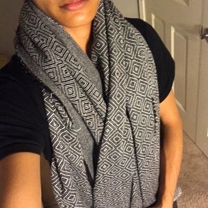 ZARA Woman Blanket Scarf